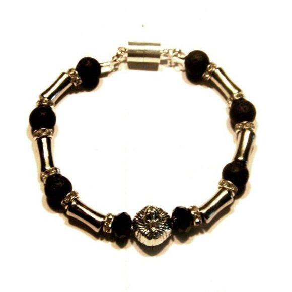 Luxe Lion Head Beaded Bracelet - Picture 4 of 8